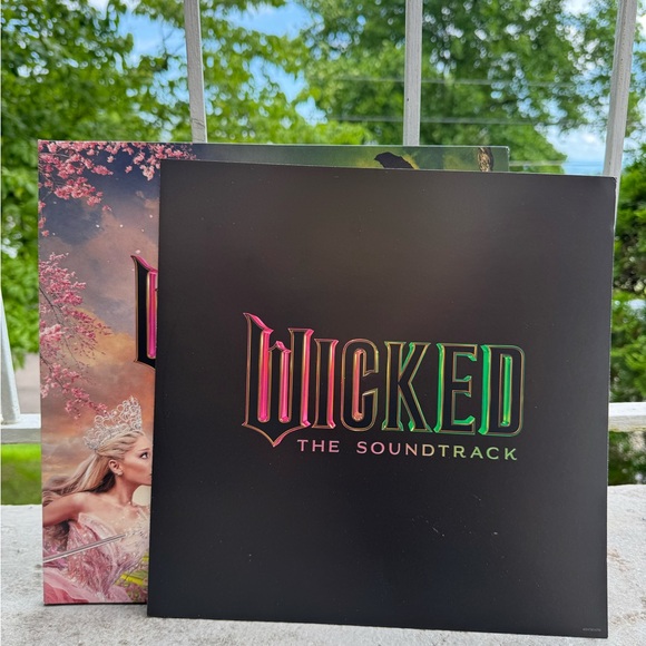 Wicked Soundtrack Vinyl LP w/ Signed Insert Poster - Picture 2 of 9
